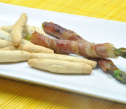 Jamón envuelto en espárrago triguero