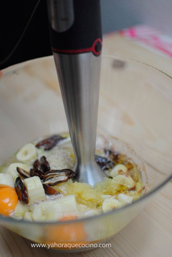Triturar bien para hacer Pan Casero de Platano y Avena Sin Lactosa
