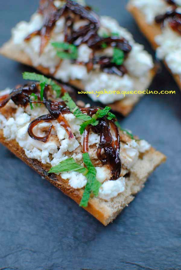 Montaditos con Mermelada de Cebolla y Queso