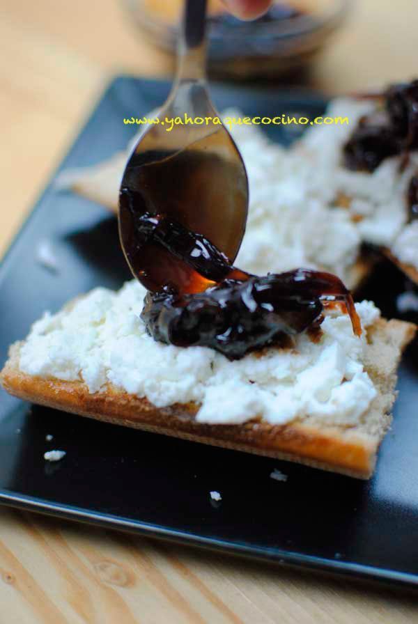 Paso a Paso Montaditos con Mermelada de Cebolla y Queso
